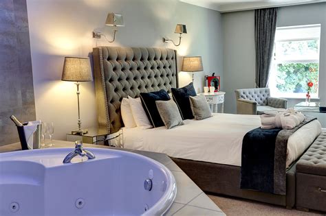 Jacuzzi has five collections that range from economical models to luxury spas. Birmingham North Moor Hall Hotel, BW Premier Collection