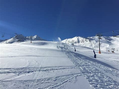Tienda de la grupo pic negre situada en el edificio del hotel kandahar a pie de pistas de la pala central del pas de la casa (grandvalira). Pas de la Casa live webcams in Andorra, get the snow report