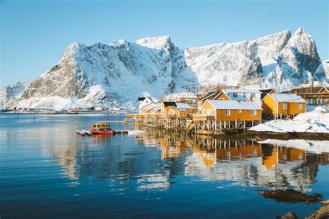 Lofoten Winterlandschaft Mit Traditionellen Fischerhütten Sakrisoy