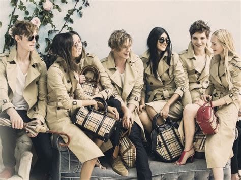 Burberry Apresenta Campanha De Coleção Primaveraverão 2014 Gq News