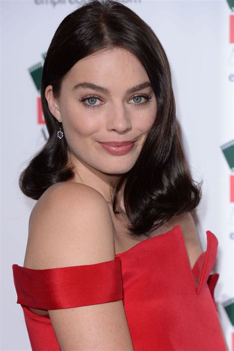 Margot Robbie Brunette Hair 20 Of Margot Robbies Best Hair And Makeup Moments From
