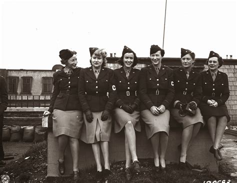 Historical Photos: WW1 Women in work: War Correspondents, Bomb Factory