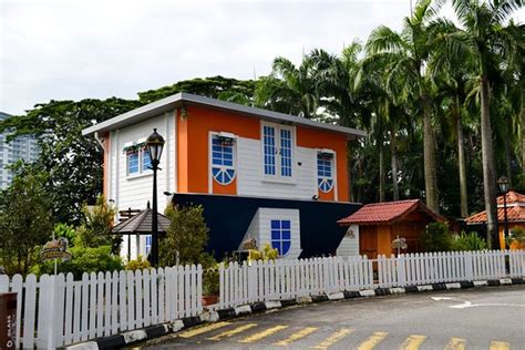 Kuala lumpur international airport is 41.4 miles away. Kuala Lumpur Upside Down House - 2020 All You Need to Know ...