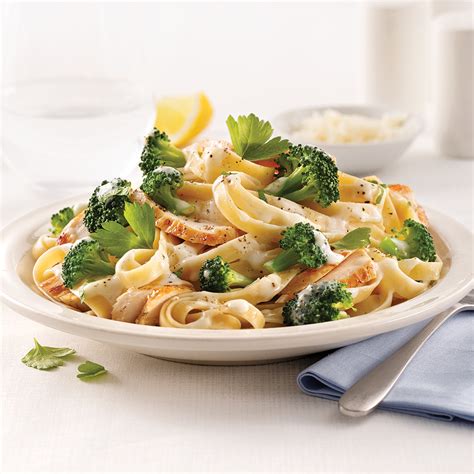 Fettucines Au Poulet Et Brocoli Sauce Alfredo Au Chou Fleur Les