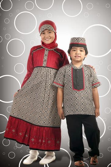 Bedak tabur untuk moms berusia 40 tahun tentu berbeda. Model Baju Lebaran Muslim Terbaru Jenis Batik Untuk Segala Usia