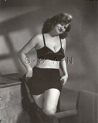 ORG VINTAGE 1940S 60S Nude RP Super Endowed Brunette Stockings Shows