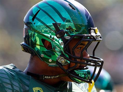 A Closer Look At The Green Helmet The Ducks Debuted Vs Tennessee Tech