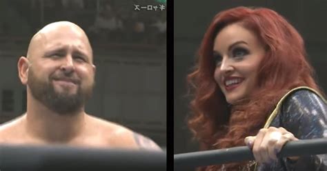 Wrestlers Distracted When Sexy Female Wrestler Appears Funny Video