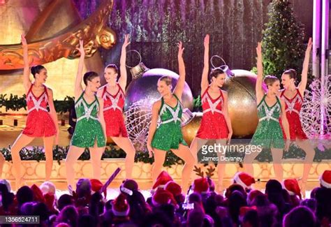 The Radio City Rockettes Christmas Photos And Premium High Res Pictures Getty Images