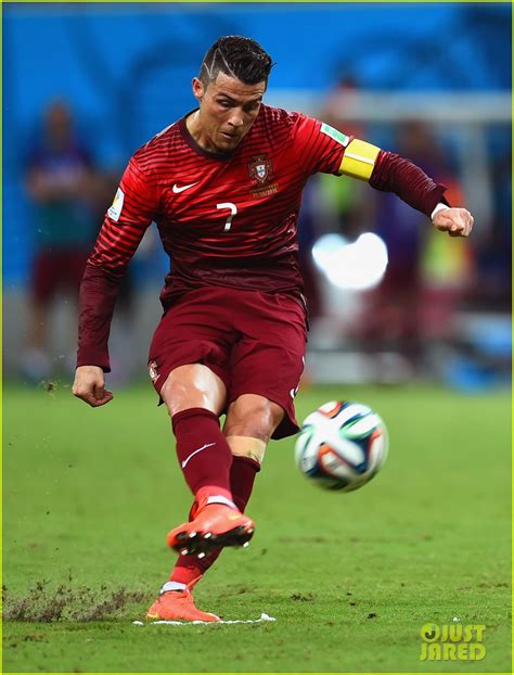 Injured Cristiano Ronaldo Takes The Field For Portugal Vs Usa World