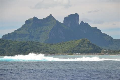 Waves Crashing On The Reef Surrounding Bora Bora Bora Bora Ocean Boat