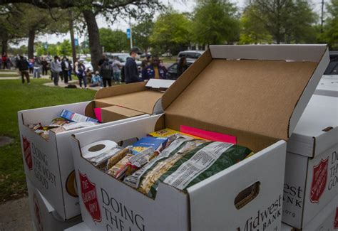 Photos Salvation Army Hosts Drive Thru Food Pantry Nola Takes