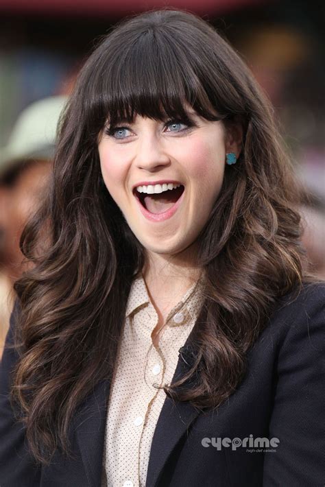 Zooey Deschanel Appears On The Extra Show In Hollywood