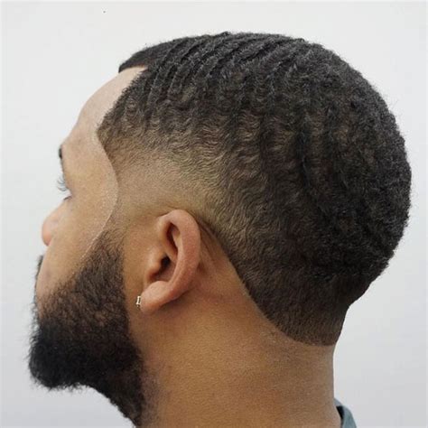 The skin fade), is a fade that starts from the skin on the sides and back and is fade with waves. How To Get 360 Waves For Black Men | Men's Hairstyles ...