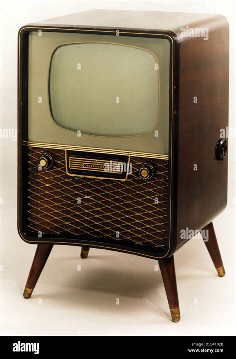 Television Sets 1950s Hi Res Stock Photography And Images Alamy
