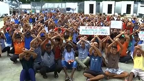 600 asylum seekers are without food and water at australian detention center