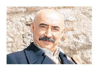 Şener şen, sanat hayatına tiyatro ile başlamış ve sinemaya doğru geçiş yapmıştır. Şener Şen / Sinema / Milliyet Blog
