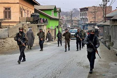 Militants Hurl Grenade At Police Party In Nowhatta Area Of Srinagar