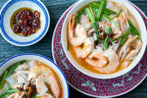 Kai si means shredded chicken while hor fun is rice noodles in cantonese. Ipoh Kuey Teow Soup (Kai Si Hor Fun) | Asian Inspirations