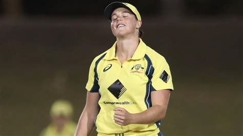 Melbourne Renegades Recruit Grace Harris Doesnt Take Her Cricket Too