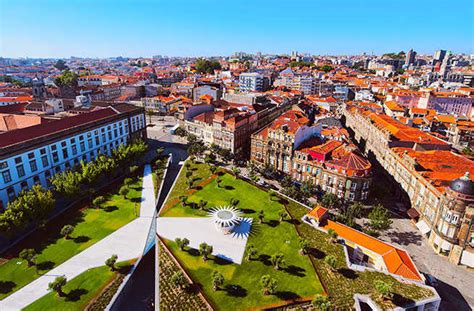The city itself isn't very populous (about 300,000 inhabitants), but the porto metropolitan area (greater porto) has some 2,500,000 inhabitants in a 50km radius. 10 Things To Do In Porto (Besides Drink Port) - Fodors Travel Guide