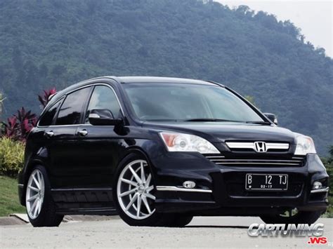 Good looking honda accord on some wheels i don't know the name of: Stanced Honda CR-V 2009 front