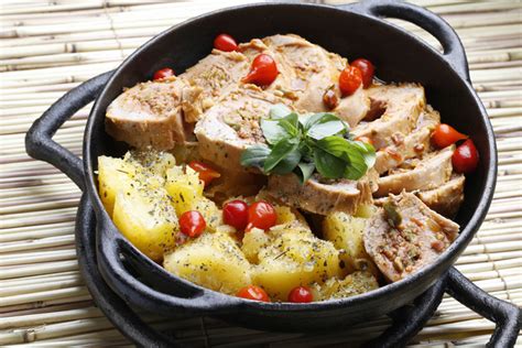 Jun 14, 2021 · localizado no centro da cidade, o local carrega conversas, encontros, comemorações e relacionamentos. Querem te levar para o Comida di Buteco de BH - Conversa ...