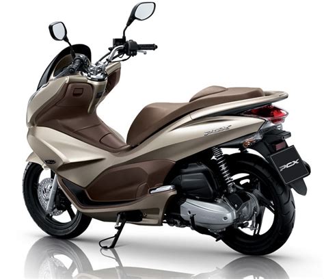 It's big enough to carry you and a passenger with ease. AΠΟΚΛΕΙΣΤΙΚΟ: HONDA PCX 150, TO 2012; - SCOOTERNET