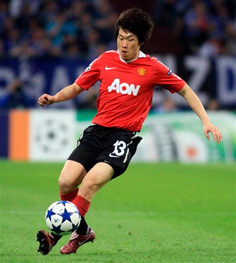 Position 1 cam → rm. Manchester United: Les drôles de cadeaux de Park Ji-Sung