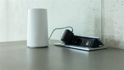 Über die vodafone zuhause festnetz flat telefonieren sie wie bei einem normalen telefonanschluss in guter qualität und sind wie gewohnt über eine festnetzrufnummer erreichbar. Vodafone GigaCube - WLAN für Zuhause auch ohne Kabel ...