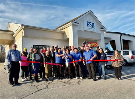 Farmer's State Bank Celebrates Grand Opening in Excelsior Springs with