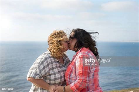 mature lesbian kissing stock fotos und bilder getty images