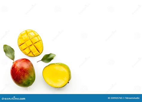 Tranches Et Cubes De Mangue Présentation Des Fruits Tropicaux Image Stock Image Du Mangue