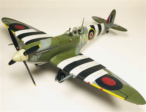 132 Supermarine Spitfire Mkixc Revell Ready For Inspection Large