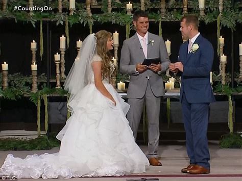 Kendra puts on her wedding dress and then shows it off to her father, paul caldwell. Counting On: Joseph Duggar and Kendra Caldwell get married ...