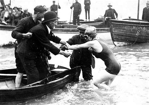 Meet The Pioneering 1920s Lady Swimmers Who Defied Convention