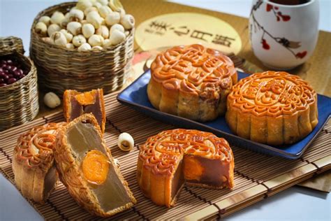 When is malaysia mid autumn festival celebrated ❤️find out the date of 2020 mid autumn festival in malaysia from here. 9 Spots To Get Your Mooncake Fix This Chinese Mid-Autumn ...