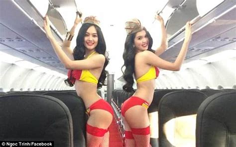 La Compagnie Aérienne Aux Hôtesses En Bikini Débarque En Thaïlande
