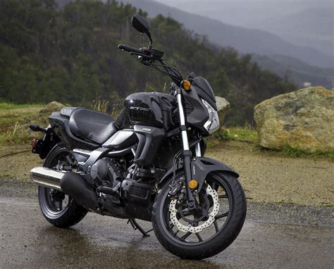 One ride and you'll see what we mean. Honda CTX 700 N: pics, specs and list of seriess by year ...