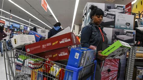 What Time Century 21 Opens On Black Friday - When Does Walmart's Black Friday Start in 2020?