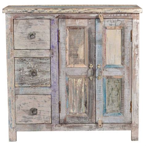 Dies ist ein jahrgang 1960er jahre massivholz kommode weiß und beunruhigt lackiert. Shabby Möbel Weiß