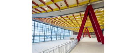 De luchthaven ligt op 12 kilometer van de stad brussel. Skyhall op Brussels Airport wordt een vaccinatiecentrum ...