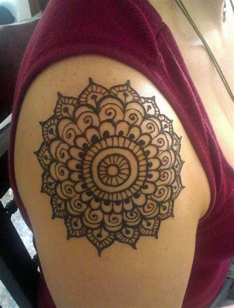 20 Best Shoulder Mehndi Designs For Those Who Love To
