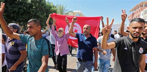 Manifestations à Tunis Pour Protester Contre La Président Kaïs Saïed