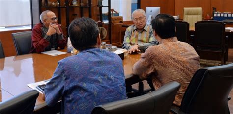 Pabrik pertama mayora berdiri berlokasi di tangerang, kini mayora telah berkembang pesat dan memiliki banyak pabrik yang tersebar di banyak kota di indonesia. Mendag Menerima Dirut PT Mayora Indah Tbk - Kementerian ...