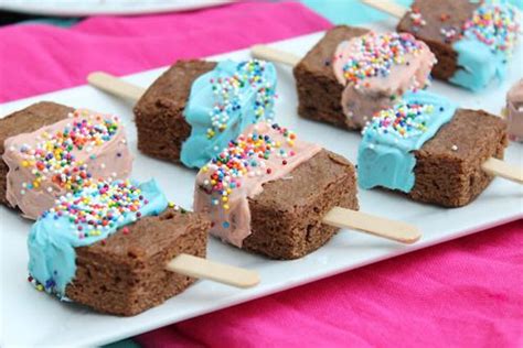 Learn how to decorate brownies. Cute Food, Cute Cupcakes, Designer Cakes, Cupcakes Decorating, Kids Cupcakes, Cupcakes Ideas ...