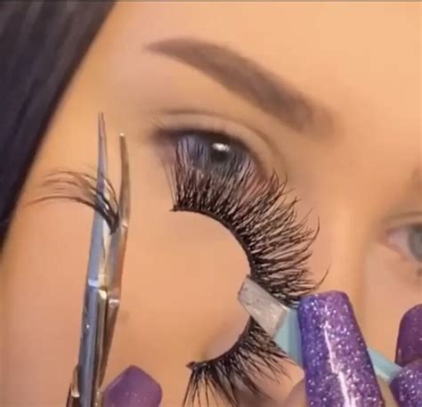 How To Put On Fake Eyelashes In 5 Easy Steps How To Apply False Lashes