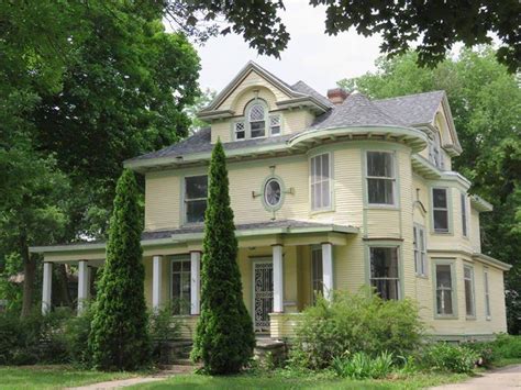 A large period property in the lake district with attached rental cottage! 1924 Victorian Style House For Sale In Mason City Iowa ...