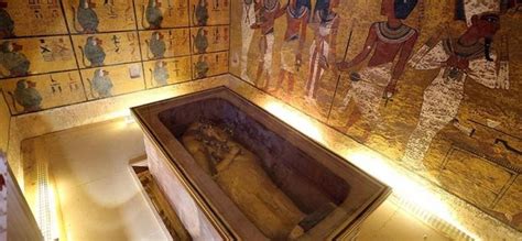 king tut s tomb scans find hidden rooms with metal organic objects slashgear