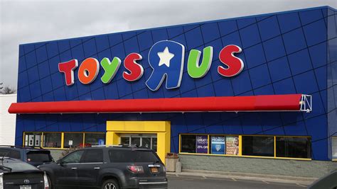 Die ehemaligen toysrus filialen in deutschland, österreich und der schweiz sind durch den irischen spielwarenhändler smyths toys übernommen worden, der über mehr als 30 jahre erfahrung im verkauf von spielwaren und. Toys R Us closures raise questions for Dutchess County leaders